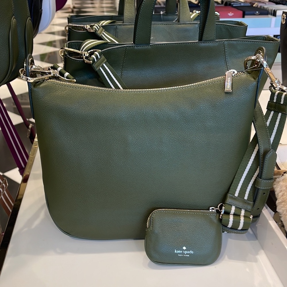 Kate Spade Rosie Crossbody
K5807 Pebbled Leather
Enchanted
NWT - Picture 11 of 16